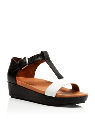 bloomingdales flat sandals