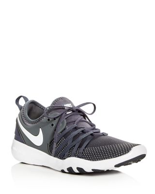 NIKE WOMEN'S FREE TR 7 LACE UP SNEAKERS,904651