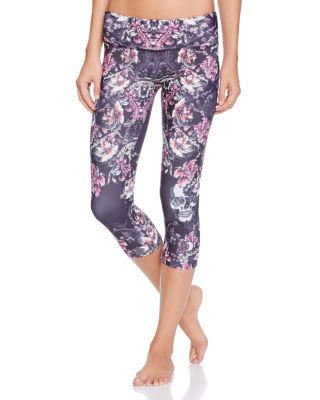 ONZIE Graphic Capri Leggings