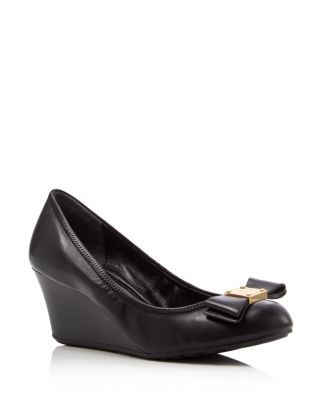 tali grand bow wedge pumps